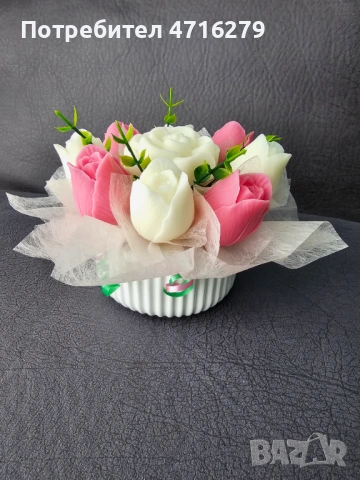 Букети с цветя от соев восък и ароматни свещи в керамични кашпи, снимка 2 - Декорация за дома - 53343442