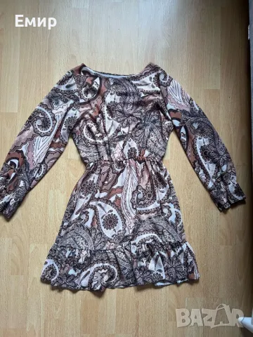 Къса бежова рокля
