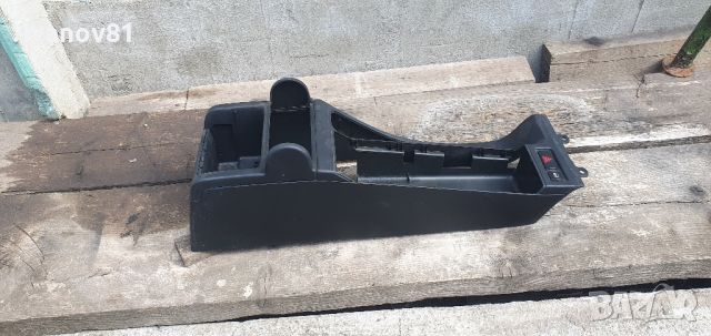 Централна конзола подлакътник бмв е46 bmw e46 center console 8213680, снимка 1 - Части - 46809779