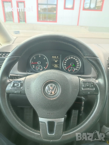 Volkswagen Touran 1.6 TDI 105 DSG/Кожен салон/Автопилот/Мултиволан/Печка, снимка 13 - Автомобили и джипове - 52946664