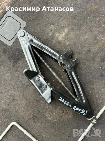 Крик за Тойота Авенсис T27. Комби. 2015-2019г, снимка 2 - Аксесоари и консумативи - 53935409