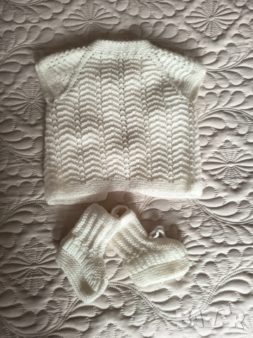 Бебешко елече и терлици ръчно плетени, снимка 6 - Жилетки и елечета за бебе - 53921933