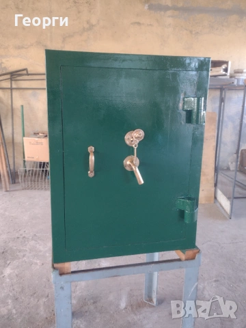 Метална каса, снимка 13 - Сейфове и каси - 54258802