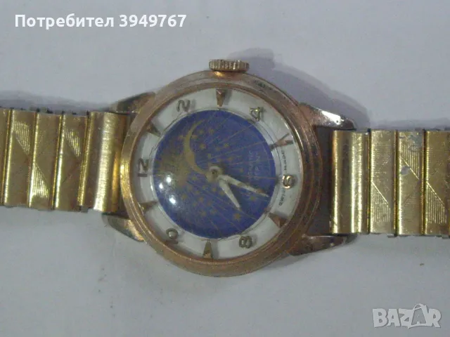 Стар позлатен мъжки часовник.