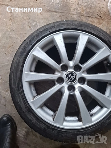 Оригинални Тойота 17-ки 5/114.3 прахово боядисани с гуми., снимка 2 - Гуми и джанти - 53711885