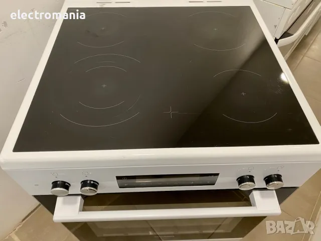 готварска печка с керамични котлони Blomberg HKT8236P XXL PyroClean oven, снимка 3 - Печки, фурни - 49500355