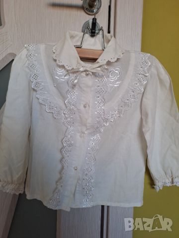 Детска бяла блуза риза с копчета и дантели