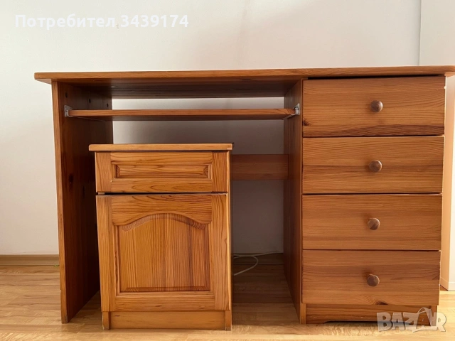 Дървено бюро и нощно шкафче