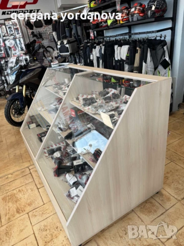 Шкаф витрина с чекмеджета, снимка 2 - Витрини - 53561698
