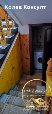 Триетажна къща с търговски помещения град Харманли, снимка 7 - Къщи - 53905651