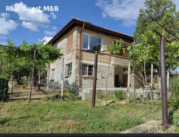 Продавам къща в с.. БРЯСТ, снимка 9 - Къщи - 51530462