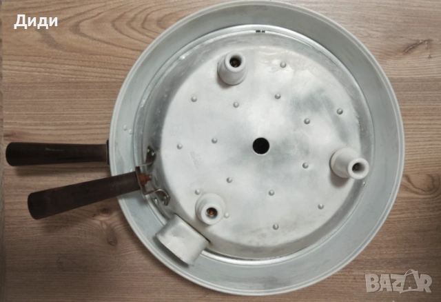 Електрически домакински пържолник.