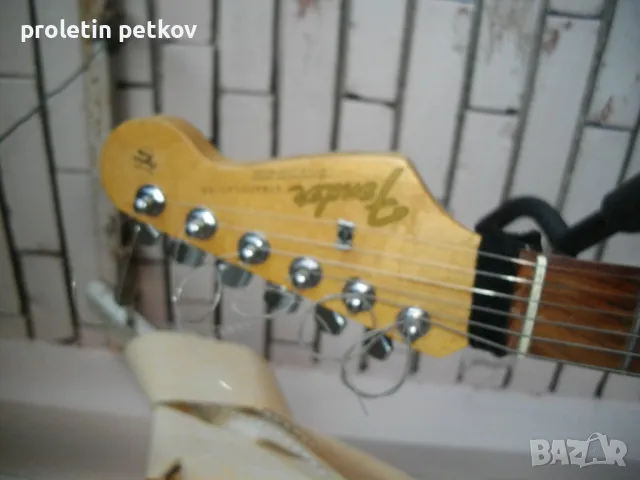 Fender Stratokaster by USA, снимка 2 - Струнни инструменти - 49576697