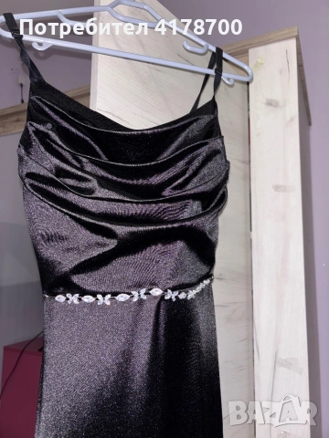Черна сатенена рокля+бижу, снимка 2 - Рокли - 54115545