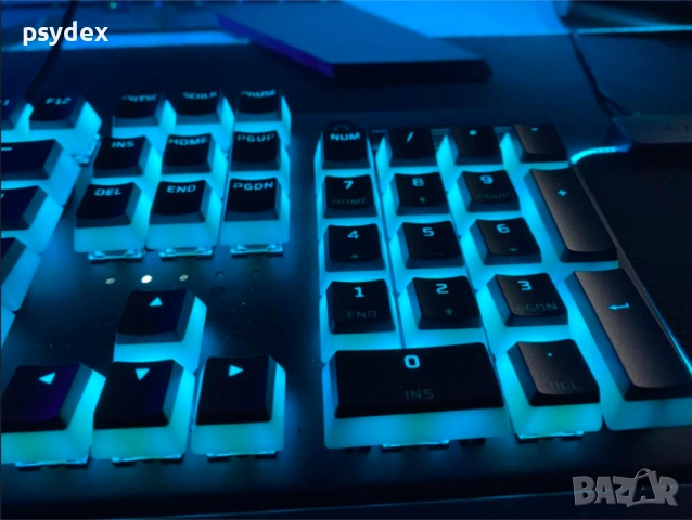 Razer BlackWidow - зелени суичове + HyperX Pudding капачки