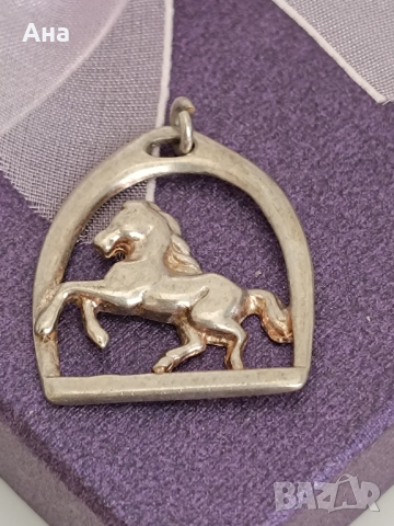 Сребърна висулка с кон ЖЧ38, снимка 1 - Колиета, медальони, синджири - 45005665