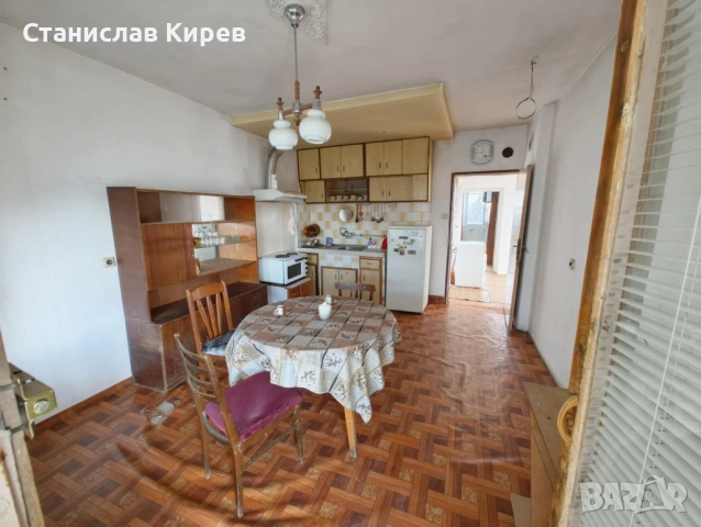 Продаваме имот с къща - с. Богомилово, снимка 9 - Къщи - 53004646