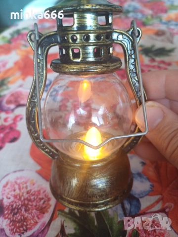 Светеща лампа с батерий