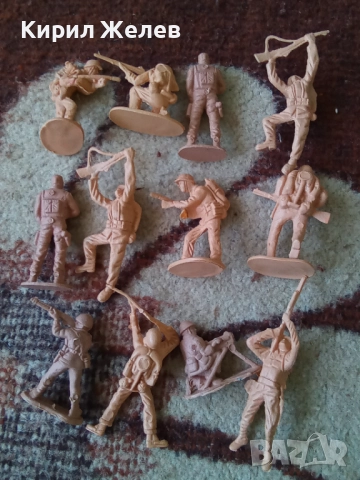 Войници пластмасови 12 броя 51730, снимка 5 - Колекции - 52105413