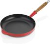 Чугунен тиган Le Creuset Cerise 20058240600460 Cherry Red 24см Чугунен емайлиран тиган дървена дръжк, снимка 4