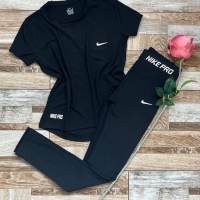 Дамски комплект Nike, снимка 1 - Спортни екипи - 44961212