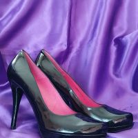 42D Buffalo London Черни лачени обувки с висок ток , снимка 1 - Дамски ежедневни обувки - 45431132