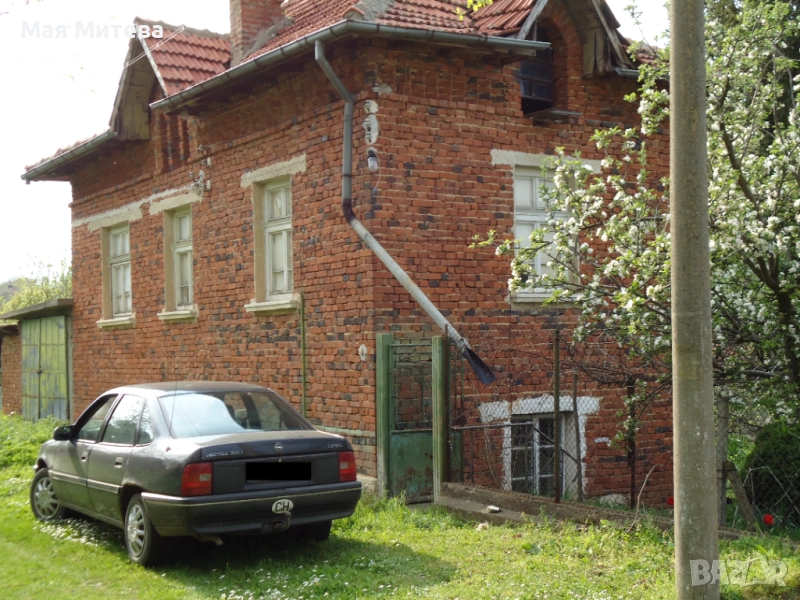 Продавам двуетажна къща в село Буковец, област Враца, снимка 1