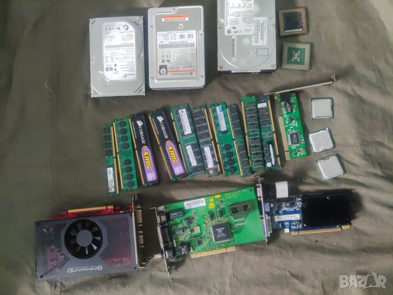 Продавам стари компютърни части : процесори, рам и др., снимка 1