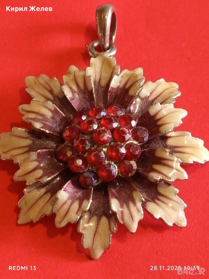 Винтидж медальон с флорален мотив цветен емайл Червен Кехлибар 52261, снимка 1