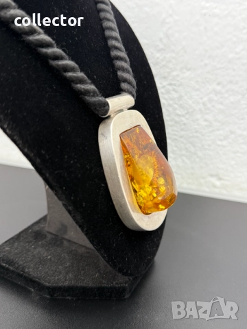 Сребърен медальон с Кехлибар. №7414, снимка 3 - Колиета, медальони, синджири - 51940569