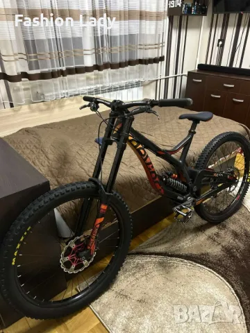 Велосипед/Колело devinci willson 2017 black and orange downhill bike.