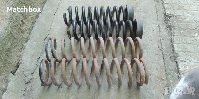 Пружини за Мерцедес 124 седан, снимка 2 - Части - 51365430