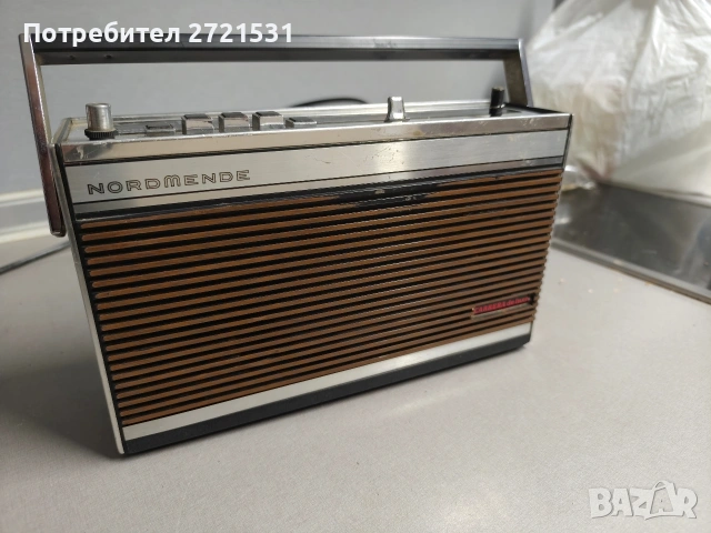 Ретро транзистор Nordmende Carrera Deluxe, снимка 2 - Антикварни и старинни предмети - 53053875