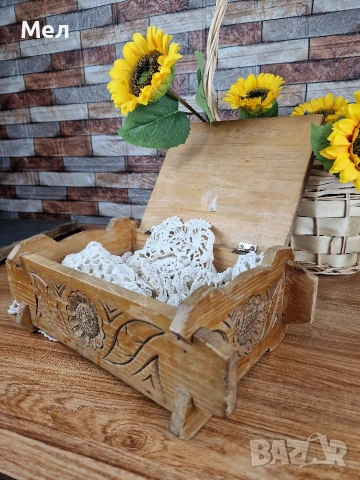 Дървена кутия с дърворезба , снимка 5 - Антикварни и старинни предмети - 53464098