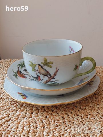 Порцеланова чаша на фирма"Herend"с две подложни чинийки за чай или мляко, снимка 2 - Чаши - 46241759