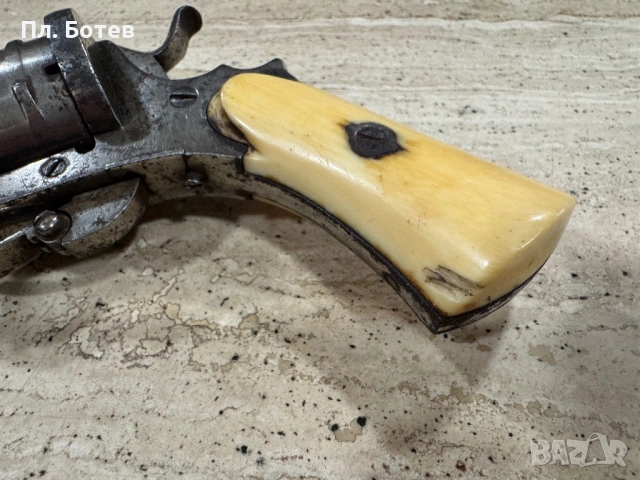 Стар револвер, снимка 6 - Антикварни и старинни предмети - 53249876