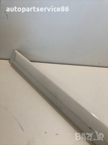 Дясна предна декоративна лайсна за врата бяла за KIA Rio 1.5 CRDi (2009) 87724-1G600, снимка 3 - Части - 53284697