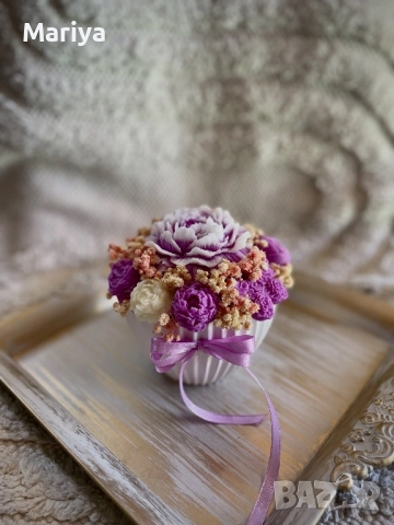 Букети с цветя от соев восък с аромат в Бяла кашпа, снимка 6 - Изкуствени цветя - 51642114