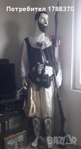 Хайдушки дрехи униформи знамена