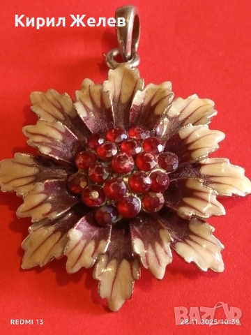 Винтидж медальон с флорален мотив цветен емайл Червен Кехлибар 52261