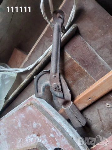 Ножица за подрязване на високи клони на дървета и за други неща 