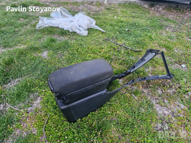 Подлакътник за Toyota avensis T25 || 2003-2006 , снимка 5 - Аксесоари и консумативи - 53829113