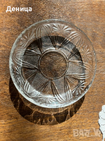 Кристална купа/ чинийка за ядки, бисквитки… Размери-16.5/3 см Цена-8€