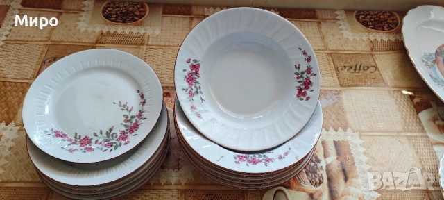 Български порцеланов сервиз от 12 части, снимка 2 - Антикварни и старинни предмети - 53839298