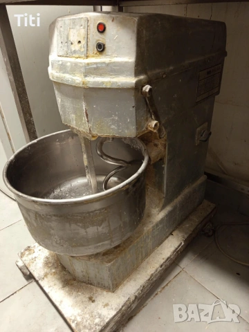 Професионална електрическа бъркалка / тестомесачка за тесто, снимка 2 - Миксери - 53709630