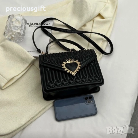 Дамска черна чанта със сърце, снимка 5 - Чанти - 53289873