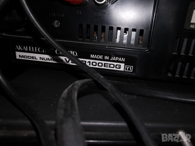 AKAI VS-R100 EDG видео плейър с VHS касети работи, снимка 2 - Плейъри, домашно кино, прожектори - 51714355