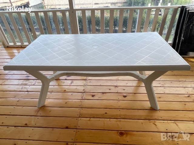 Голяма градинска маса