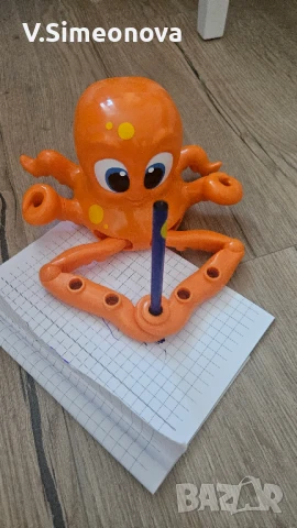 Crayola Художникът Октопод Оскар Spin Swirl Oscar, снимка 2 - Образователни игри - 50948508
