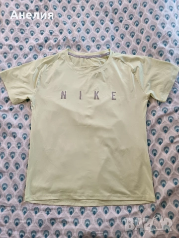 Дамска тениска Nike